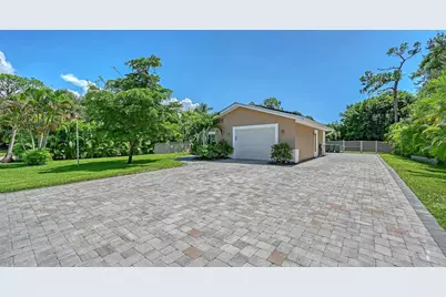 305 Hills Road, Nokomis, FL 34275 - Photo 3