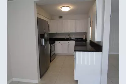 7304 W Country Club Drive N #115, Sarasota, FL 34243 - Photo 3