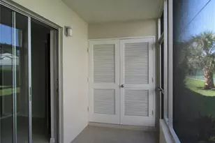 7304 W Country Club Dr N, Sarasota, FL 34243 - Photo 9
