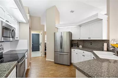5828 Sandy Pointe Drive, Sarasota, FL 34233 - Photo 13