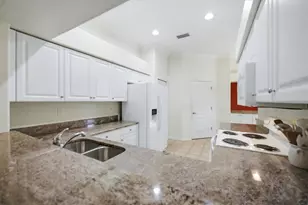 9413 Forest Hills Cir, Sarasota, FL 34238 - Photo 19