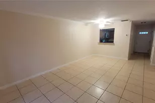 960 La Costa Cir, Sarasota, FL 34237 - Photo 3