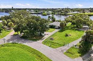 114 Magnolia Ave, Nokomis, FL 34275 - Photo 1