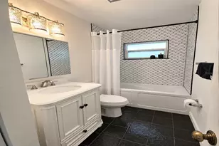 5699 Westwind Ln, Sarasota, FL 34231 - Photo 25