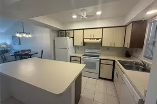 929 Capri Isles Blvd, Venice, FL 34292 - Photo 7