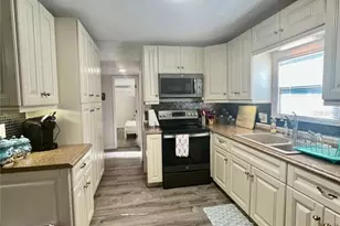 143 S Port Dr, Venice, FL 34285 - Photo 7