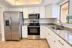 4127 Heron Way, Bradenton, FL 34205 - Photo 3