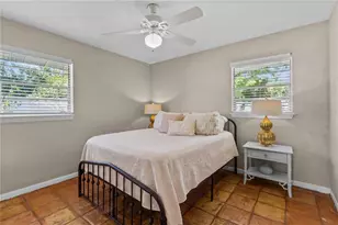 2520 E Milmar Dr, Sarasota, FL 34237 - Photo 23