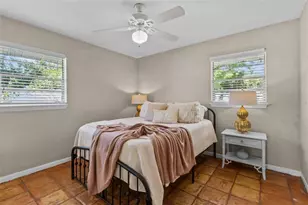 2520 E Milmar Dr, Sarasota, FL 34237 - Photo 23