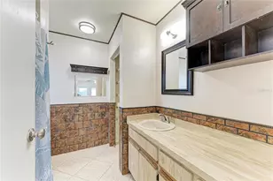 2219 Lockwood Meadows Cir, Sarasota, FL 34234 - Photo 27