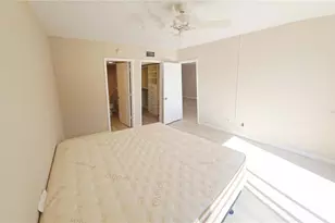 1650 Pine Tree Ln, Sarasota, FL 34236 - Photo 9