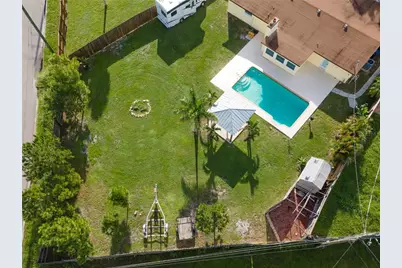 1126 Carmella Circle, Sarasota, FL 34243 - Photo 27