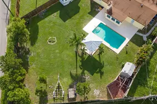 1126 Carmella Cir, Sarasota, FL 34243 - Photo 27
