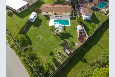 1126 Carmella Circle, Sarasota, FL 34243 - Photo 29