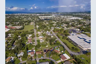 1126 Carmella Circle, Sarasota, FL 34243 - Photo 33