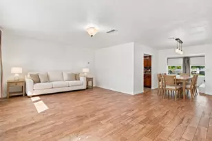 1126 Carmella Cir, Sarasota, FL 34243 - Photo 5