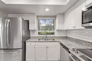 2475 Wood Oak Dr, Sarasota, FL 34232 - Photo 15