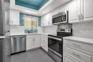 1647 Southwood St, Sarasota, FL 34231 - Photo 7