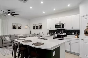 10348 Oakside Dr, Palmetto, FL 34221 - Photo 7