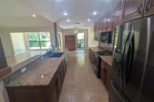 4615 Oak Forest Dr E, Sarasota, FL 34231 - Photo 11