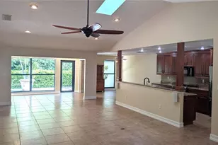 4615 Oak Forest Dr E, Sarasota, FL 34231 - Photo 7
