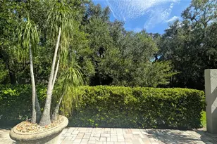4615 Oak Forest Dr E, Sarasota, FL 34231 - Photo 5