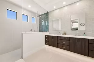 8877 Colonels Ct, Sarasota, FL 34240 - Photo 19