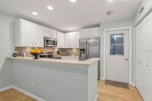 4021 Oakhurst Dr, Sarasota, FL 34233 - Photo 11