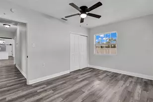 246 Magellan Dr, Sarasota, FL 34243 - Photo 25