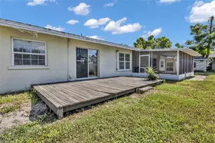 246 Magellan Dr, Sarasota, FL 34243 - Photo 13