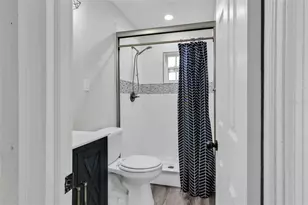 246 Magellan Dr, Sarasota, FL 34243 - Photo 15