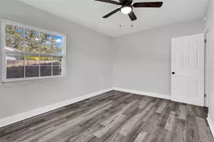 246 Magellan Dr, Sarasota, FL 34243 - Photo 29