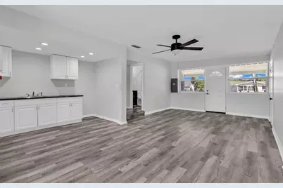 246 Magellan Drive, Sarasota, FL 34243 - Photo 17