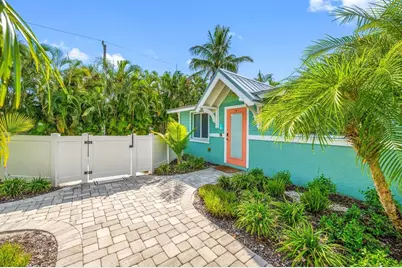 3007 Avenue E #B, Bradenton Beach, FL 34217 - Photo 5