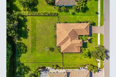 8256 Larkspur Circle, Sarasota, FL 34241 - Photo 73