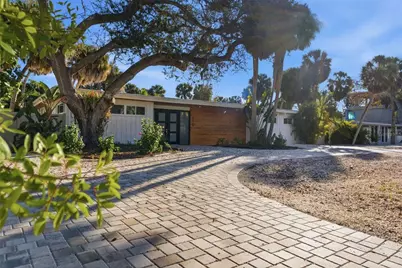 4879 Commonwealth Drive, Sarasota, FL 34242 - Photo 3