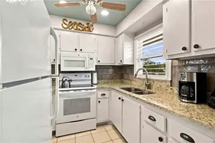 304 47th Ave Dr W, Bradenton, FL 34207 - Photo 7