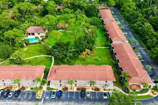 954 La Costa Cir, Sarasota, FL 34237 - Photo 1