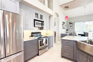 8723 S Lake Cir, Fort Myers, FL 33908 - Photo 5