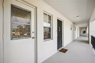 7461 W Country Club Dr N, Sarasota, FL 34243 - Photo 3