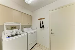 3952 Wilshire Cir E, Sarasota, FL 34238 - Photo 35