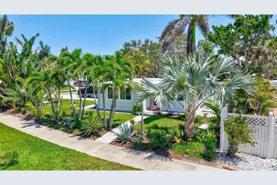 643 Calle Del Otono, Sarasota, FL 34242 - Photo 3