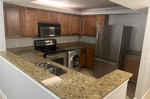 2755 Coconut Bay Ln Ln, Sarasota, FL 34237 - Photo 3