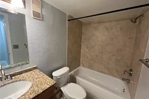 2755 Coconut Bay Ln Ln, Sarasota, FL 34237 - Photo 9