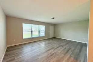 3126 Shamrock Dr, Venice, FL 34293 - Photo 3