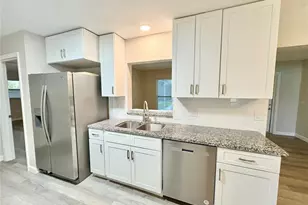 3126 Shamrock Dr, Venice, FL 34293 - Photo 9