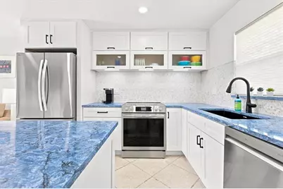 5830 Midnight Pass Road #18, Sarasota, FL 34242 - Photo 9