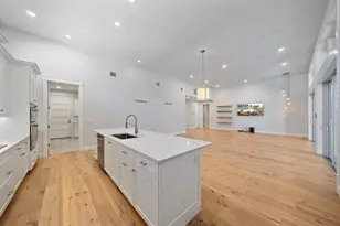 2436 Arlington St, Sarasota, FL 34239 - Photo 9