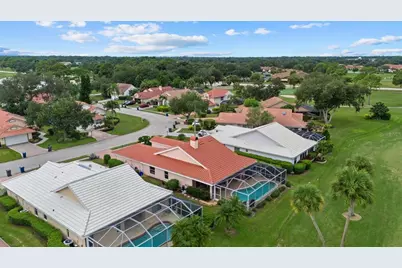 5815 Fairwoods Circle, Sarasota, FL 34243 - Photo 11