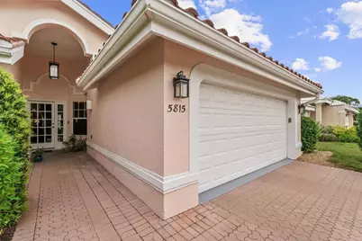 5815 Fairwoods Circle, Sarasota, FL 34243 - Photo 3